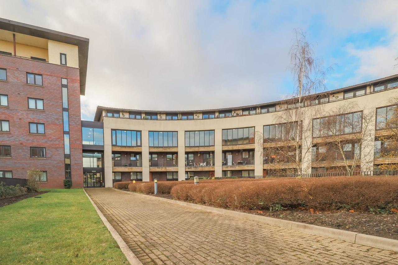 Huntley House Villa Milton Keynes Exteriör bild