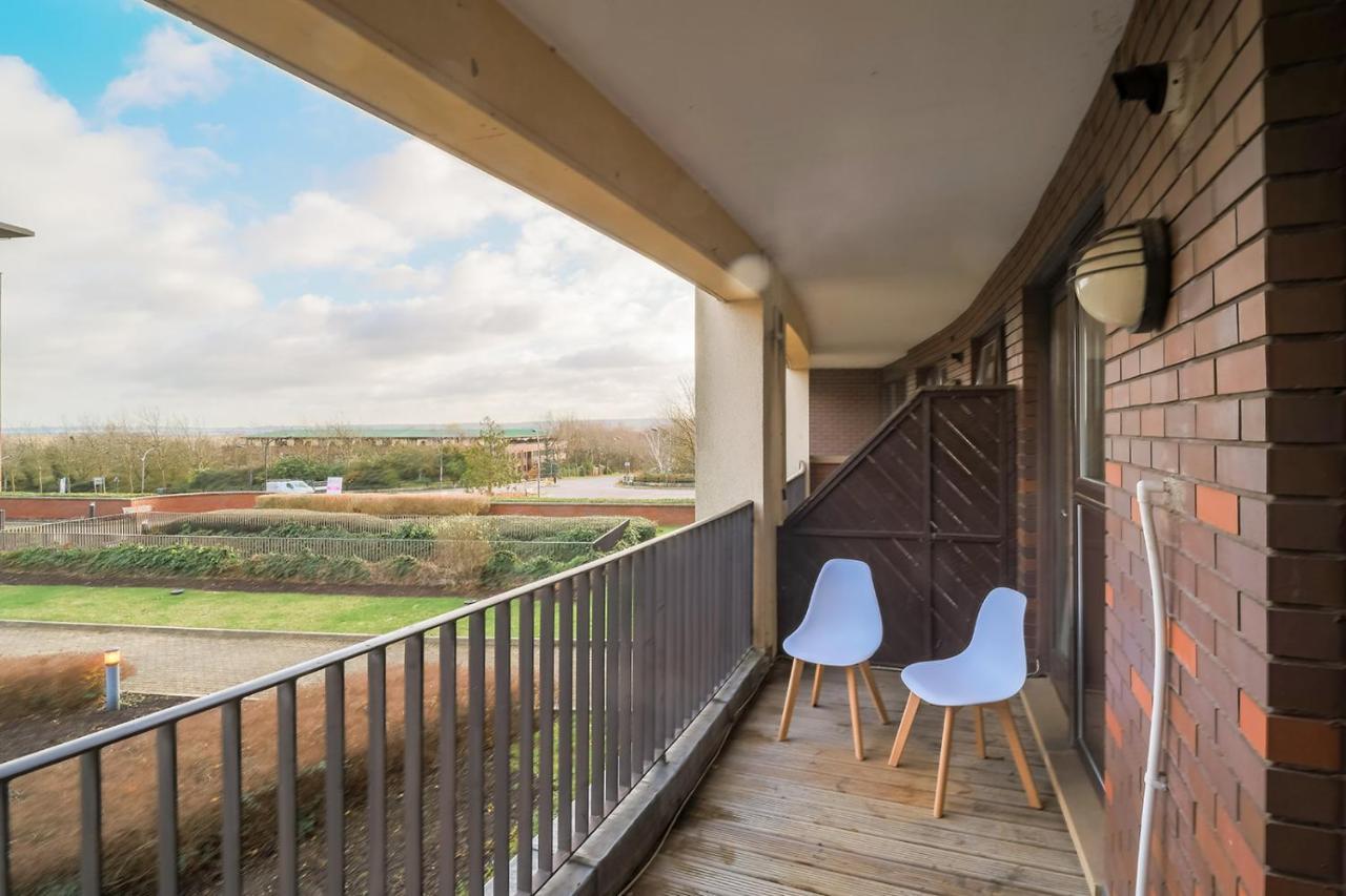 Huntley House Villa Milton Keynes Exteriör bild